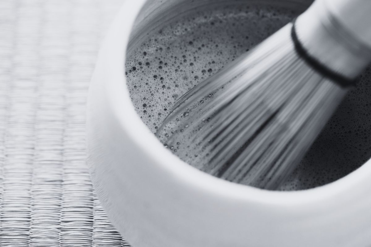 抹茶の茶筅と和の暮らし